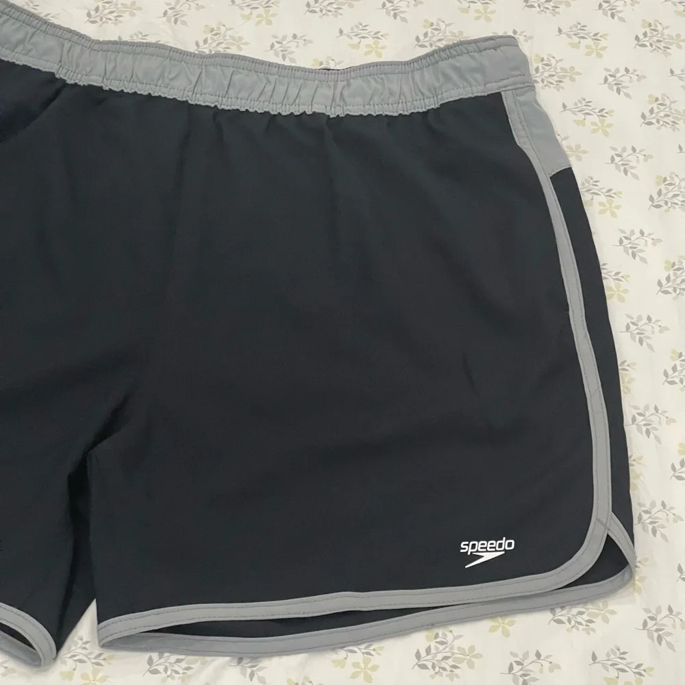 Speedo XL Black/Grey Swim Trunks with Pockets‎